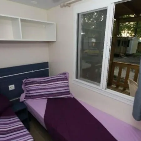 Holiday home Mobilehomes In 21214 *